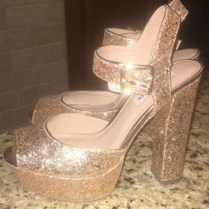 Steve Madden High Heeled gold glitter shoes - Sz 9